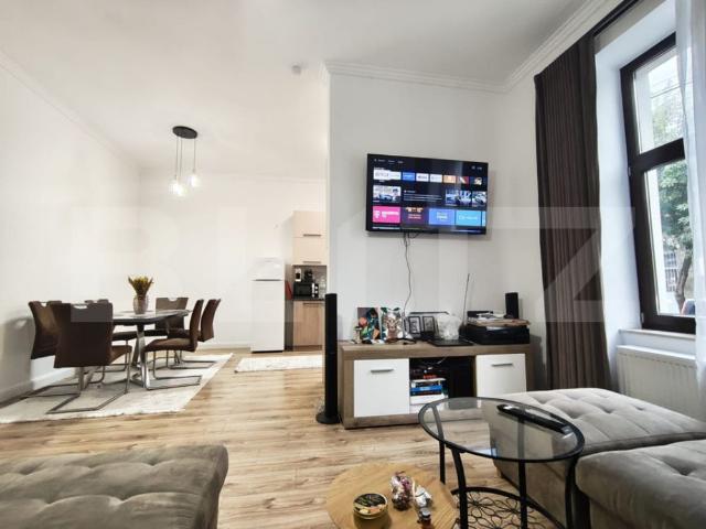 Casa la curte comuna pe 2 nivele, 3 dormitoare, Central
