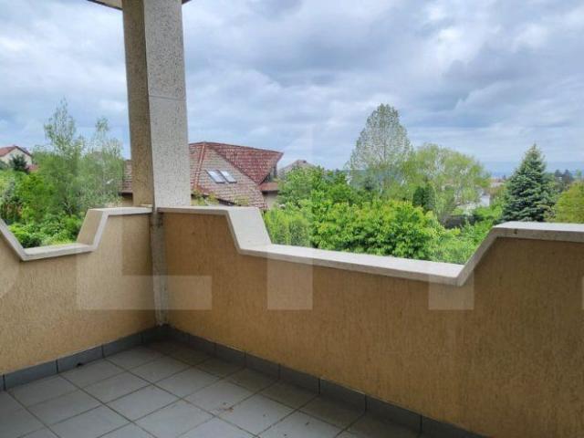 Casa la Platoul Cornesti cu 12 camere cu Piscina Interioara