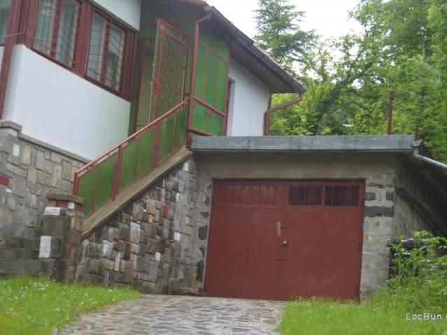 Casa la vanzare 6 camere Sinaia