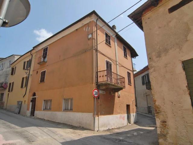 Casa libera su tre lati con terrazzo e garage 226m² Murazzano