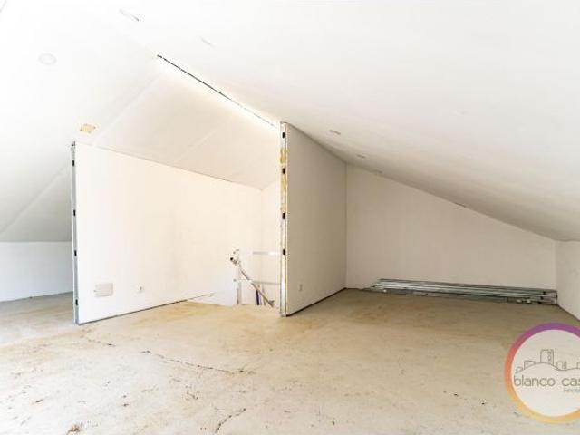 ? CASA lista para ENTRAR a VIVIR con TERRENO y GARAJE a SOLO 5 KM de la PLAYA de RAZO por 154.9