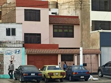 CASA LOCAL COMERCIAL EN PLENA AV. HAYA DE LA TORRE FRENTE A LA ISLA DEL PARAISO