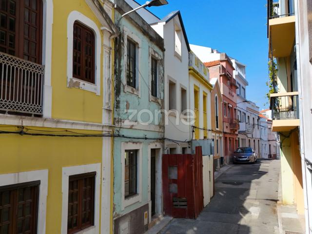 Casa localizada em uma das ruas mais emblemáticas de Figueira da Foz