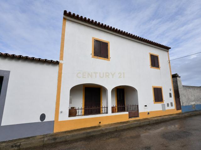 Casa localizada em Viana do Alentejo com 3 Quartos
