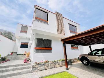 CASA LOS ALAMOS, CALLE CERRADA FRENTE A HERMOSO GRAN PARQUE