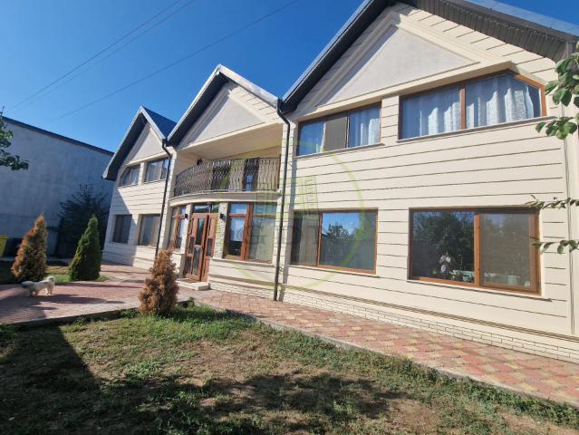 Casa P+1, Suprafata utila totala 228mp, 426mp teren, cartier Lapus Arges