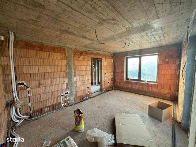 Casa P + 1 noua, 4 camere, 2 bai, bucatarie cu dinning