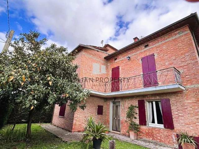 Casa padronale anni ’80 zona Lago 240m² Castiglione del Lago