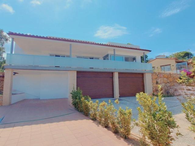 Casa para estrenar de 4 dormitorios y 2 buenas terrazas con. 411m² Platja d'Aro