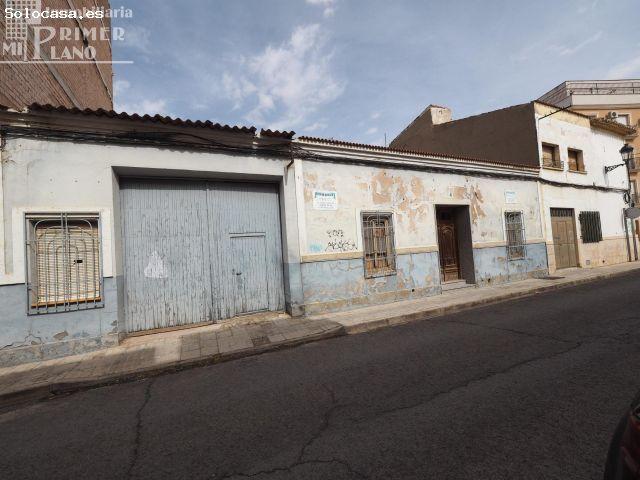 Casa para solar, en zona 1 especial, con proyecto, de 361 m2 y 33 m de fachada por 190.000€