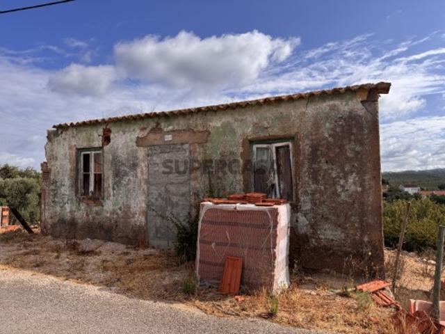 Casa para reconstruir com 1272 M2 de terreno urbano