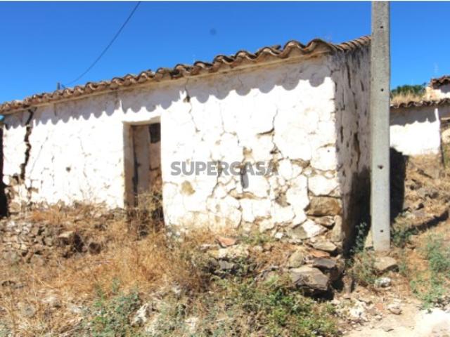 CASA PARA RECUPERAÇÃO TOTAL EM UMBRIAS DE CAMACHO TAVIRA