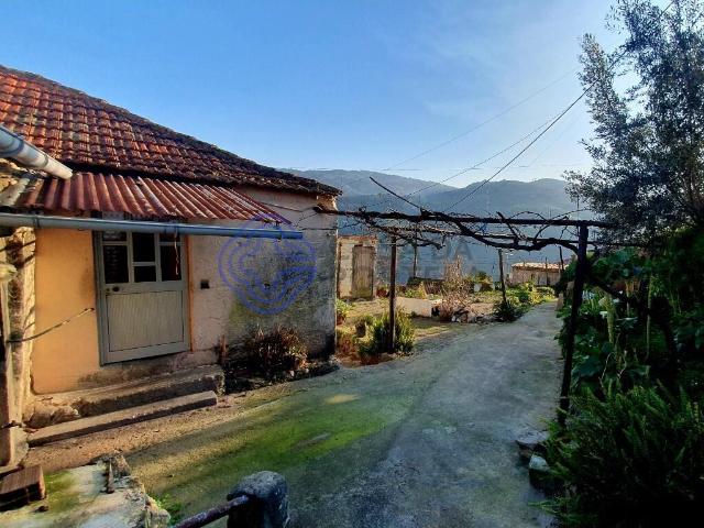 CASA PARA RECUPERAR NO CENTRO DE FRENDE, BAIÃO