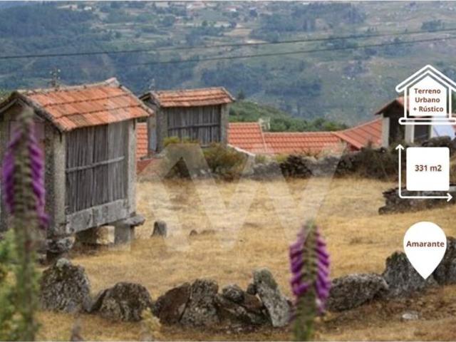Casa para recuperar em Aldeia Preservada de Carvalho de Rei na Serra da Aboboreira Amarante