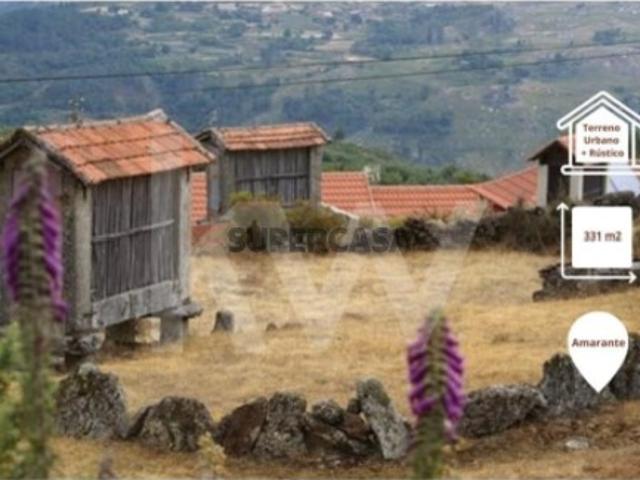 Casa para recuperar em Aldeia Preservada de Carvalho de Rei na Serra da Aboboreira Amarante