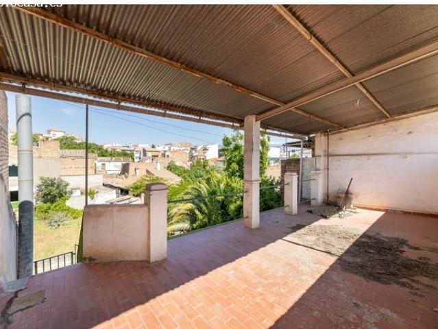 Casa para reformar con enorme patio en pleno centro de Maracena