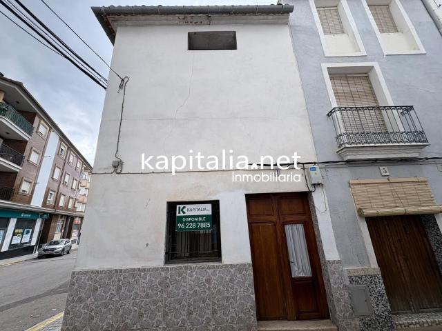 CASA PARA REFORMAR A LA VENTA EN EL CENTRO DE MOIXENT
