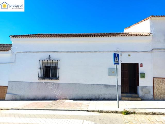 Casa para reformar en el centro de El Garrobo