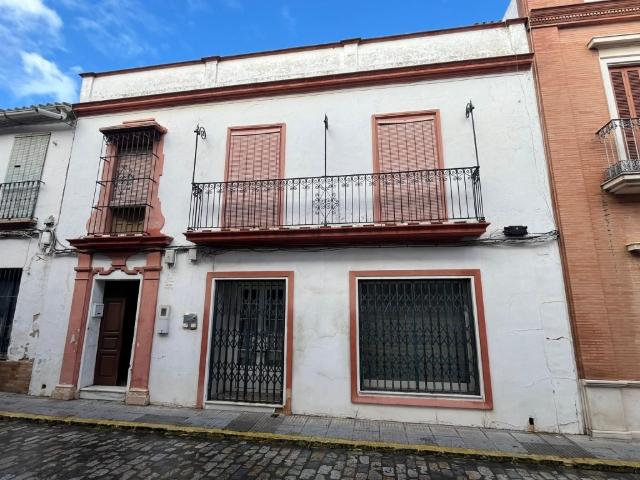 Casa para reformar en el Centro de La Palma del Condado!