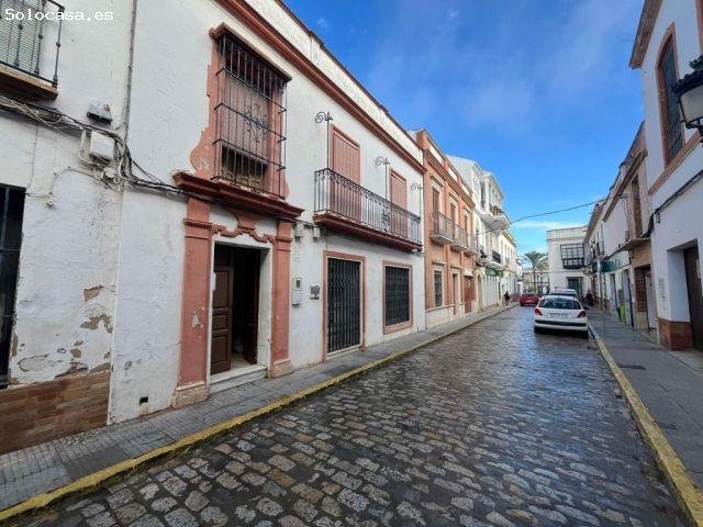 Casa para reformar en el Centro de La Palma del Condado!