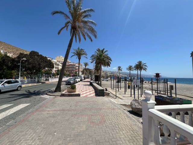 Casa para reformar en pleno centro de Castell de Ferro, a 3 minutos de la playa