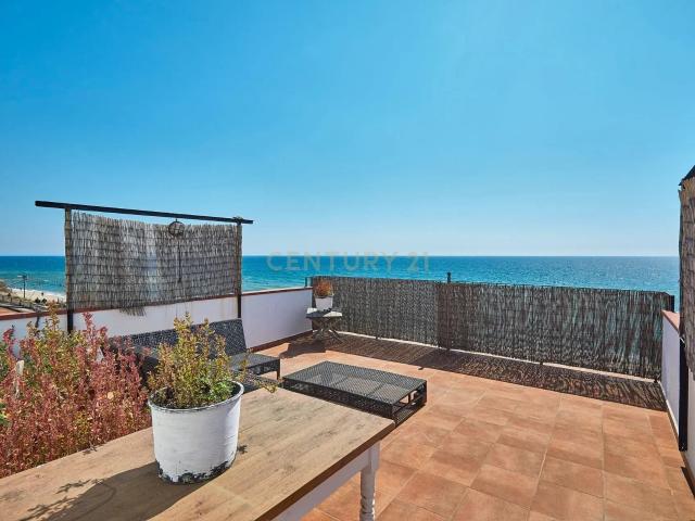 Casa para reformar en primera línea de mar — una oportunidad única
