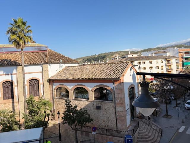 CASA PARA REFORMAR EN ZONA MERCADO DE ABASTOS BUSCA PROPIETARIO¡