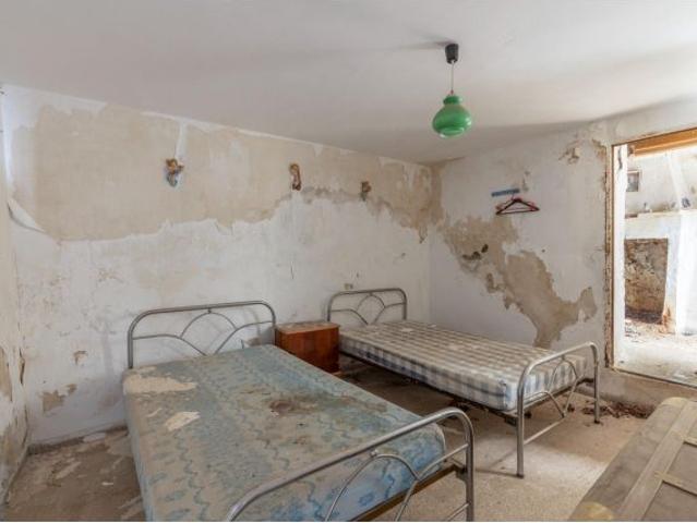 CASA PARA REFORMAR, MÁS TERRENO DE 250M2