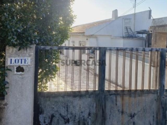 Casa para remodelação + terreno 1700m2 Oeiras