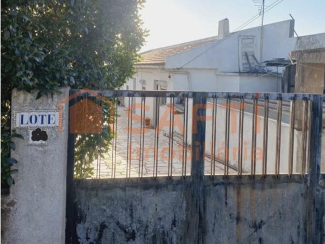 Casa para remodelação + terreno 1700m2 Oeiras