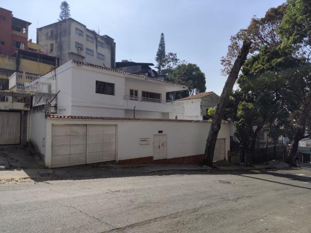 Casa para Remodelar en Exclusiva Urbanización Las Palmas, Caracas