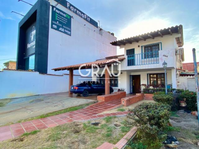 Casa para remodelar en venta en Lecheria, Avenida Principal