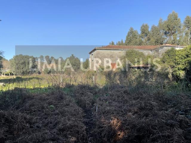 Casa para restauro com terreno