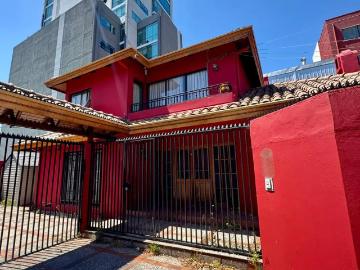 Casa para uso comercial, pleno centro, 6 dormitorios,4 baños