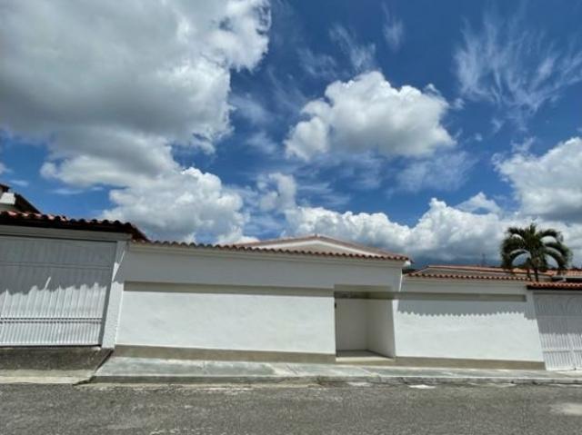 Casa para Venta en Cumbres de Curumo