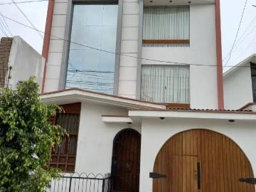 Casa para vivienda, bien ubicada, cerca a Centros Comerciales