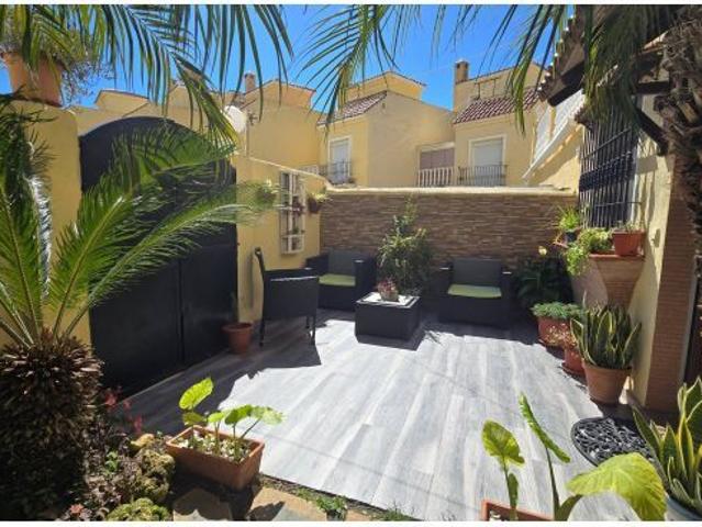 Casa pareada con vistas al mar en venta en zona Seghers, Estepona