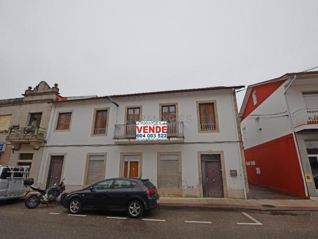 CASA PAREADA CÉNTRICA PARA REFORMAR