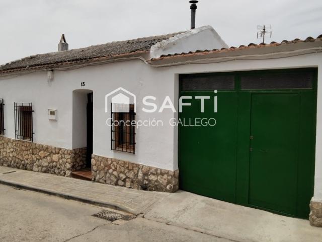 CASA PAREADA EN CAMPO DE CRIPTANA. Sin comisión para el comprador