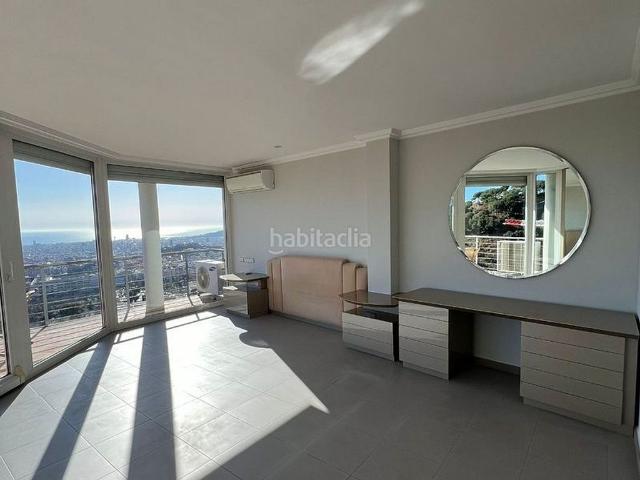 Casa pareada en alquiler en calle D'august Font, Barcelona, de 301 m² 5 habitaciones por 3.900