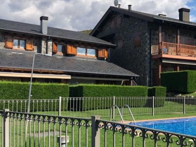 Casa pareada en alquiler en calle Del Ajuntament, Fontanals de Cerdanya, de 160 m² 4 habitaciones por 4.000