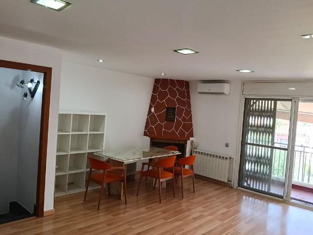Casa pareada en alquiler en avenida D'en Piera, Martorelles, de 120 m² 4 habitaciones por 2.500