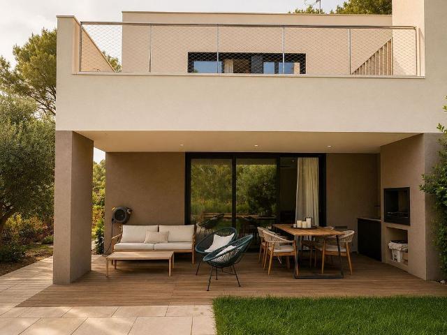 Casa pareada en alquiler en avenida Del Pla de Maset, Salou, de 180 m² 4 habitaciones por 4.800