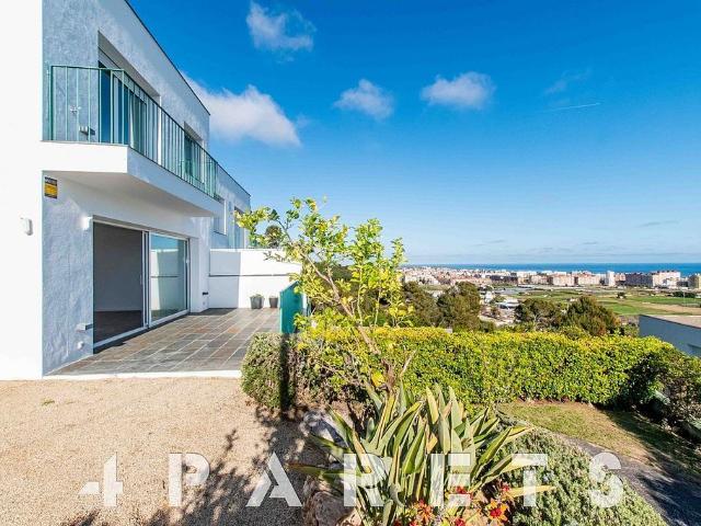Casa pareada en alquiler en Santa Susanna, de 222 m² 5 habitaciones por 2.280