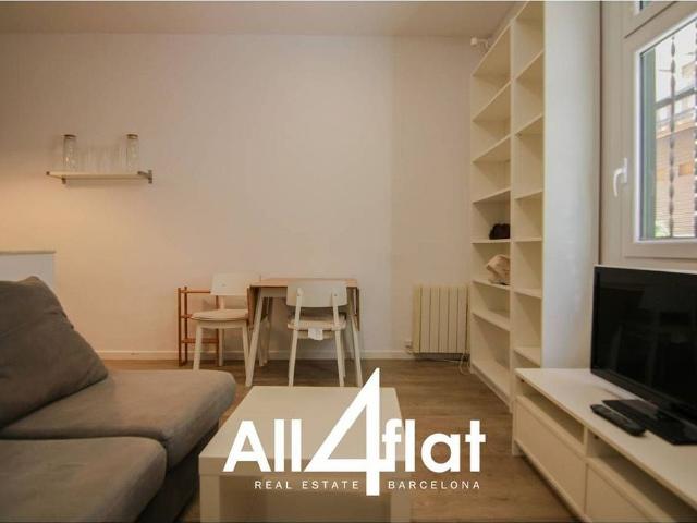 Casa pareada en alquiler en pasaje De Lluïsa Vidal, Barcelona, de 50 m² 2 habitaciones por 1.132