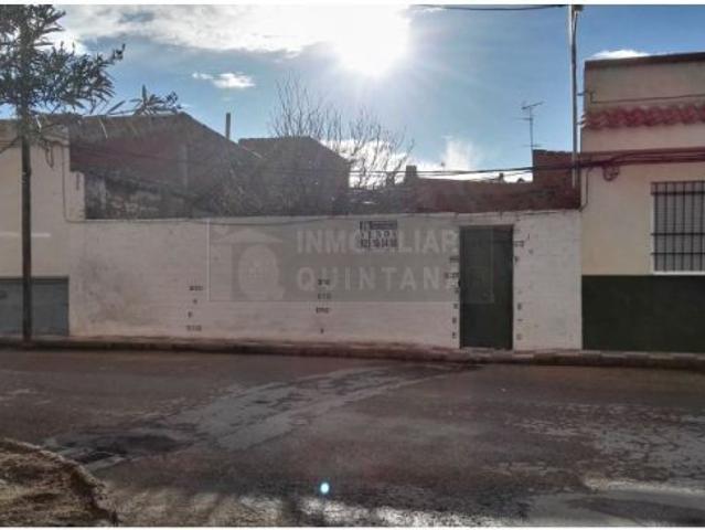CASA PAREADA EN TRES PLANTAS