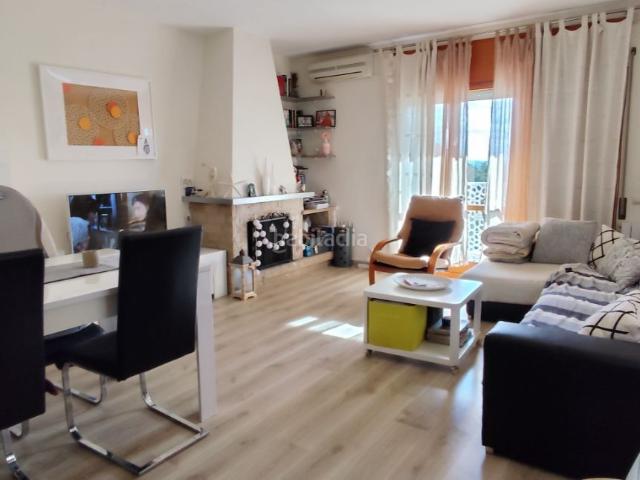 Casa pareada en venta en Collbató. Casa en el centro del pueblo junto a todos los servicios. Casas pareadas.