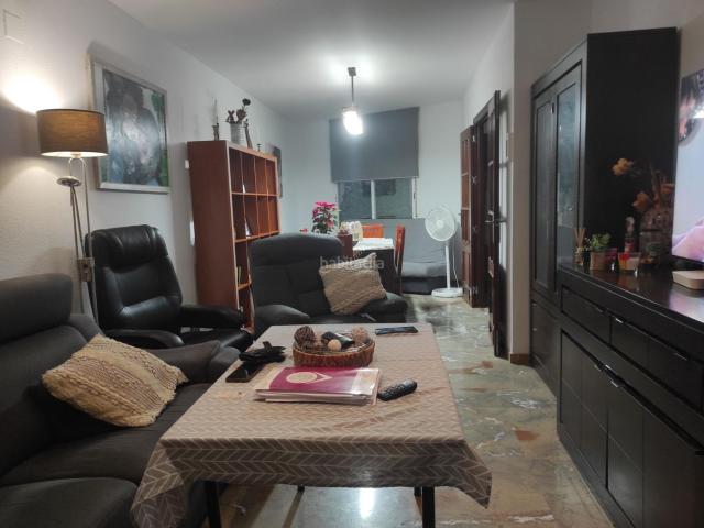 Casa pareada en venta en Córdoba, Villarrubia. Casa pareada en Villarrubia con patio, balcón y acabados de calidad en calle peatonal. Casas pareadas.