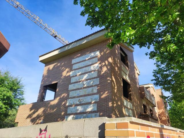 Casa pareada en venta en Cabanillas del Campo. Oportunidad para promotores y constructores promoción de 6 pareados al 50 de ejecución. Casas pareadas Cabanillas del.