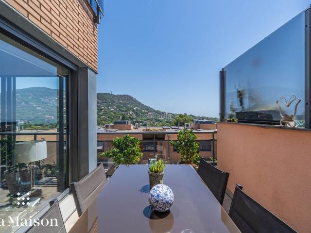 Casa pareada en venta en Cabrils. Casa con ascensor y vistas al mar en Cabrils. Casas pareadas.